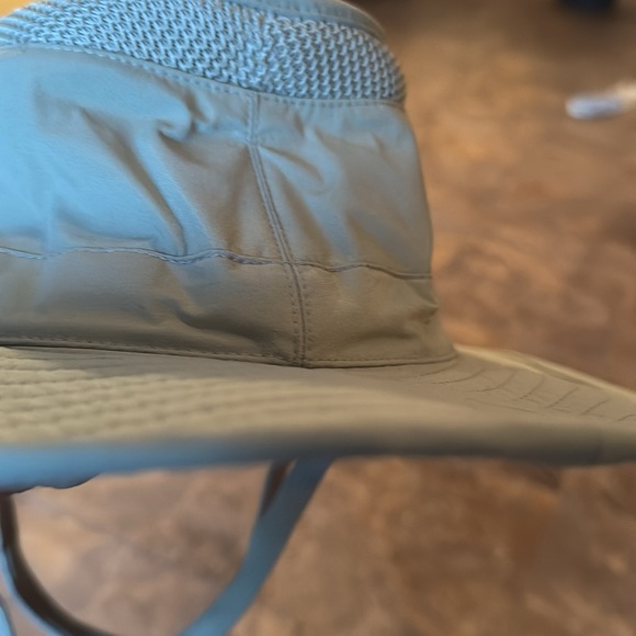 Tilley size 71/2 hat. Great shape - Picture 4 of 5